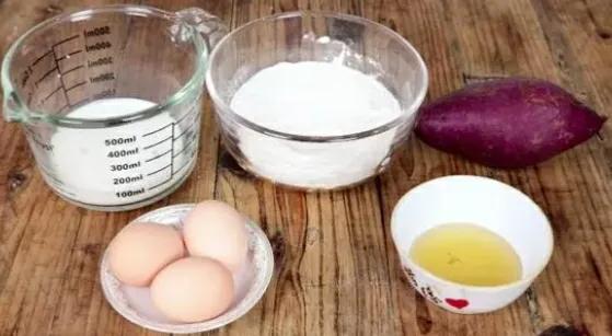 紫薯好吃又好看的做法，加上鸡蛋牛奶，营养丰富，香甜松软